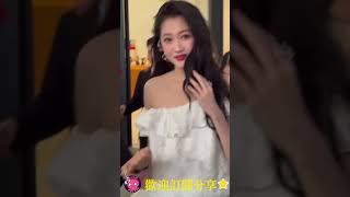 关晓彤纤细的大长腿太吸晴了  #星聞八爪娛