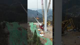 重达数十吨，价值百万的的风力发电叶片吊装过程，工人们每一个细节都不能马虎！#风力发电 #风电安装 #超级工程