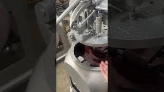 这个是我们滚圆机半成品视频 #面团分割机 #和面机 #machine #food #烤箱 #funny #cat #一件代发 #factory