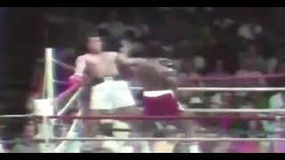 Can't hit this pretty face! Muhammad Ali dodges 21 Punches in 10 seconds. - Read more interesting...