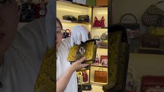 Amazing gg , do u like her ? #chanelfashion #bag #chanelboybag #fashion #chanelboybag #gucci