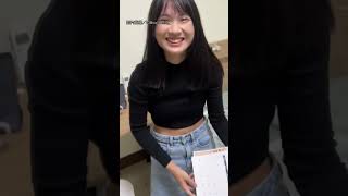 【求生慾0】把女友醜照做成月曆 她的反應又氣又笑｜情侶｜互動｜惡整｜醜照