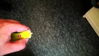 Co warto mieć w samochodzie w razie "W": Scyzoryk Victorinox Rescue Tool OneHand