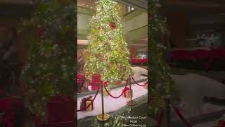 Beautiful #chrismasdecoration #neworleanshotels #hoteldecor #happyholidays #xmastree #lobby #windsor