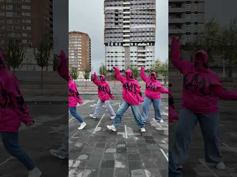 Pink hoodie 💝💖💗💓 #pinkhoodie #aespa #dance #kpop #kpopinpublic