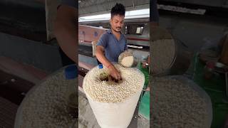 Egg Jhal Muri in Kolkata #shorts #youtubeshorts #youtubeshortsvideo