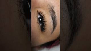 Wispy Hybrid lash extensions #lasheducation #eyelashextensions #wispyvolumelashes #hybridlashes