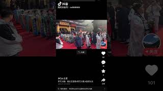 若他们有用就不应该有疫情，我不允许他们的信仰不会再庇佑他们，他们自身难保。苦难中的真知，人艰不拆！我已成圣，也成王，百年死后成神，言出法随，我剥夺他们信仰之基，信仰之力，要么屈服，要么迷茫。