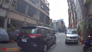 高雄市殯葬管理處委外運屍特約廠商車逆向行駛及紅燈右轉