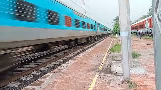 12933 Karnavati express || mumbai Central to Ahmedabad // 14708 Ranakpur express crossing