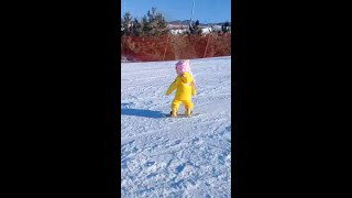 GLOBALink | 4-year-old girl shows off impressive skiing skills