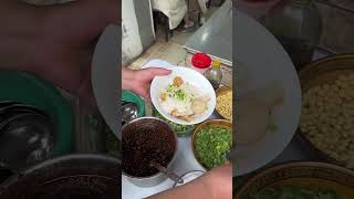 西安特色早餐豆花泡馍 12元一份，麻花泡的软软的加点辣椒好吃！！ #地方特色美食 #特色小吃 #豆花泡馍 #chinastreetfood #streetfood #chinafood #shorts