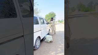 Gari wala kia kr rha tha #pakistani #vairalvideo #ytreels #india #trandingvideo #ytshorts #ytvideo