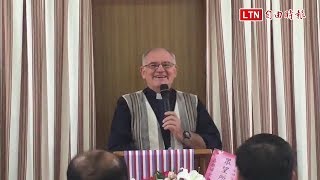 喜領台灣身份證 南耀寧神父：這裡是我真正的家！(新竹縣政府提供)
