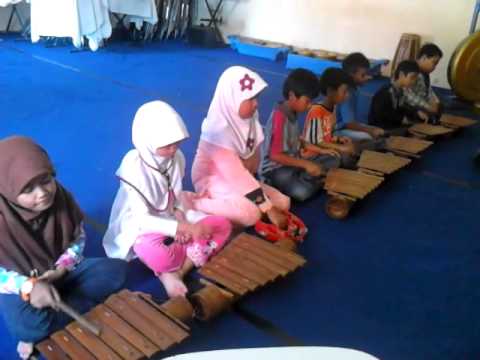 latihan gamolan grade 3 dcc global 28 april 2015
