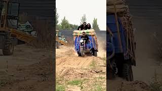 Heavy-duty four-wheel drive cross-axle electric tricycle Heavy-duty four-wheel drive cross-axle