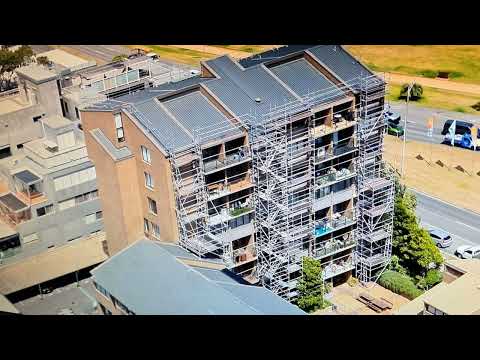Elevated scaffold access for rooftop transformation in Melbourne’s beachside. 🏖️