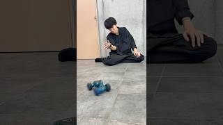 A radio-controlled car controlled by gestures www