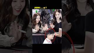 Jisoo Was Shocked When A Young Fan Ignored Her 🤣 #blackpink #jisoo #jennie #lisa #rose #shorts