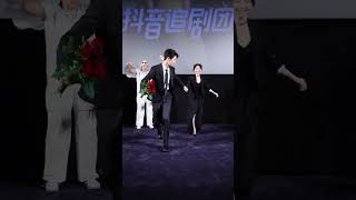 这是再逃公主和王子吧！也太美了 #你比星光美丽 #你比星光美丽北京路演#许凯谭松韵回应婚纱跑名场面 #许凯 #谭松韵