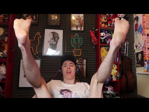 Dawko does his intro with his feet
