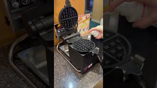 Conditioning waffle maker