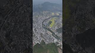 你敢相信？眼前所看到如此巨大规模的建筑群，竟然是贵州的一个乡镇！有人知道这是哪吗？＃小镇 ＃贵州农村 ＃家乡的变化 ＃旅行大玩家 ＃贵州 #旅游