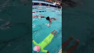 Dive into Excellence at Stingrays Swimming School! 🏊‍♂️💙✨