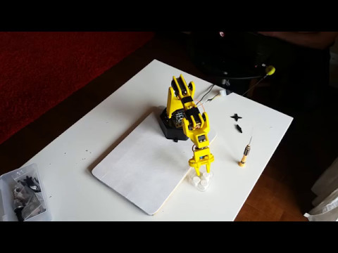 Simple 3D printed robot arm with gripper: prototyping, assembly and testing