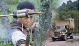 中國獵人將炸彈綁在箭上，點燃引線後瞬間爆發，直奔日軍運輸車！