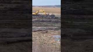 Танки грязи боятся. Как российские танки застряли в болоте