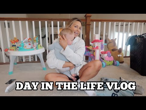 DAY IN THE LIFE VLOG | Post partum fitness chat, old navy unboxing, and Christmas decor!