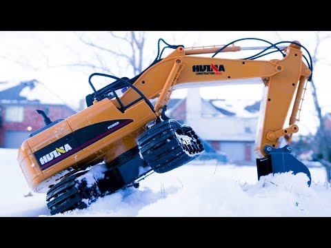 Huina RC  Excavator 1550 Fun in Snow
