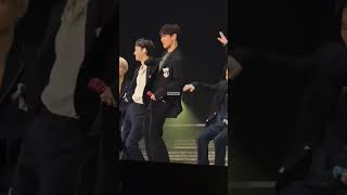 Baekhyun​ n Chen doing hype boy challenge 🐶🦖 #EXO #EXOCBX #BAEKHYUN #CHEN #shorts​