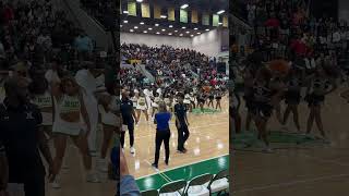 Hampton University Hoor’ah Vs Norfolk University Cheerleader BATTLE 📣 💙💚 #hbcu #hampton #nsu