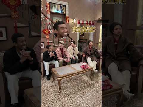 老外网友相聚康家大屋过广东年，讨论：广东人煲汤会放什么花？＃胖虎在广东 ＃小龙我很忙 ＃可可在广州 #粤来粤好过大年 #2025珠江频道除夕特别节目 #shorts