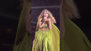 Taylor Swift sings August #taylorswift #erastour #erastourtampa #glendaletstheerastour
