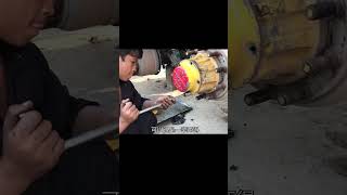 巴鐵保養卡車剎車鼓全過程，師傅技藝精湛，操作得專業無比！ #机械制造 #巴铁机械 #阿富汗匠 #卡车修复 #手工制作