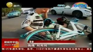 上班早高峰，女子长裙卷入车轮路口摔倒，交警欧巴紧急救护