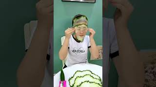 If you love beauty, try this cucumber mask roll-up device and you can do beauty treatments at ho