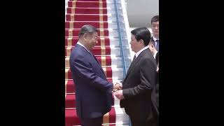 现场视频！习近平抵达河内对越南进行国事访问（来源：央视时政）