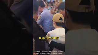 莎莎脾气好不等于没脾气。昨晚莎莎抵达厦门，被那些代拍围堵，机场几乎寸步难行，虽然有安保帮她开道，还有一位女安保贴身保护，现场还是挺让人窒息的！那些人的手机直接贴脸，莎莎虽然戴了帽子口罩。#孙颖莎