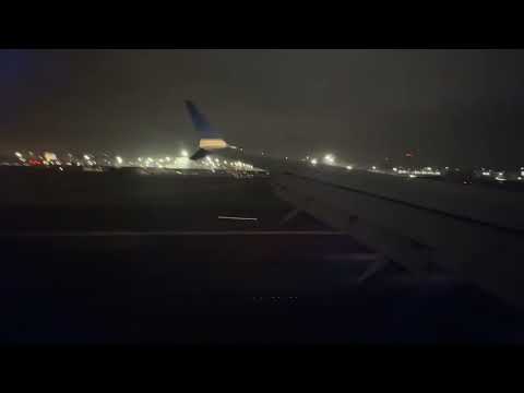 UA1298 cloudy evening landing EWR with Manhattan Skyline
