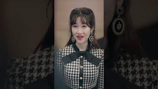 黃昏戀💕灰姑娘為了報答董事長的栽培之恩，把自己媽媽介紹給他當老婆，沒想到陰差陽錯發現他就是自己的親生父親！ #短劇#甜寵#先婚後愛