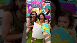 This family exploded with laughter when they saw their caricature! 🤣