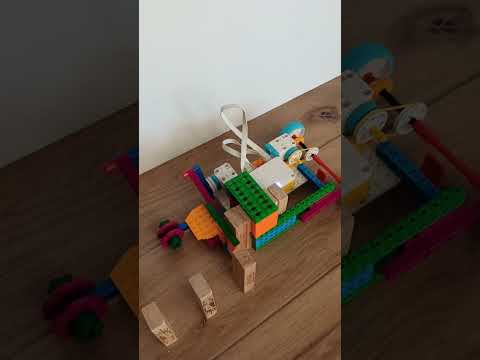 Lego Spike Essential Jenga domino row building robot #moc  #build #lego #spike #jenga #domino