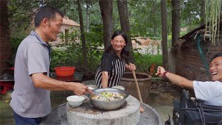 生活无非就是柴米油盐，今天给韩梅做酸菜鱼，鱼刺少他娘俩容易吃