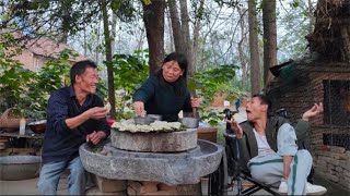 收完大卢食杆子回家，韩梅要吃马菜饺子，一家人坐在一起真幸福！