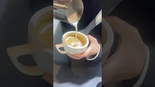This guy is the World Champion of making lion lattes 🦁☕️ With @sense5201314