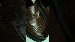 From sole to style, we frame your shoes with precision and creativity. 📸👞